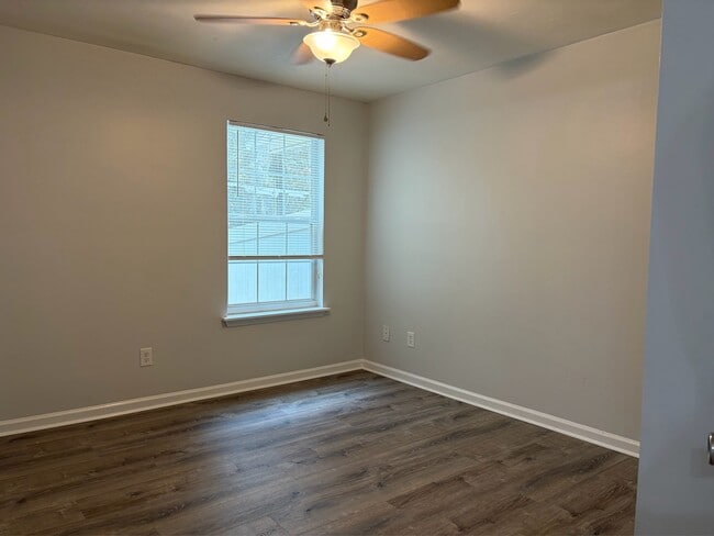 Building Photo - 2052 Darnell Cir