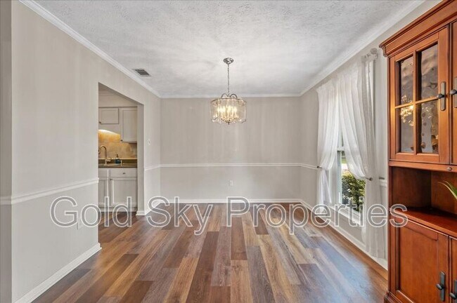 Building Photo - 210 Pine Grove Dr
