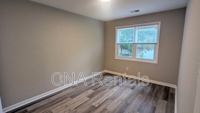 Building Photo - 838 Wilson Cir SW