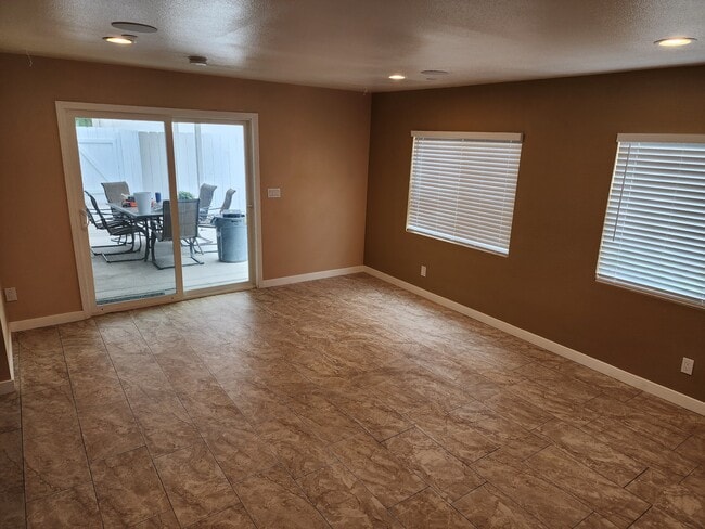 Building Photo - 504 Carlsbad St