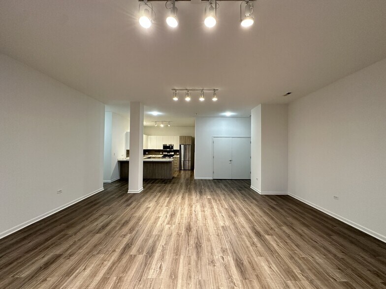 Building Photo - 2550 S Wabash Ave