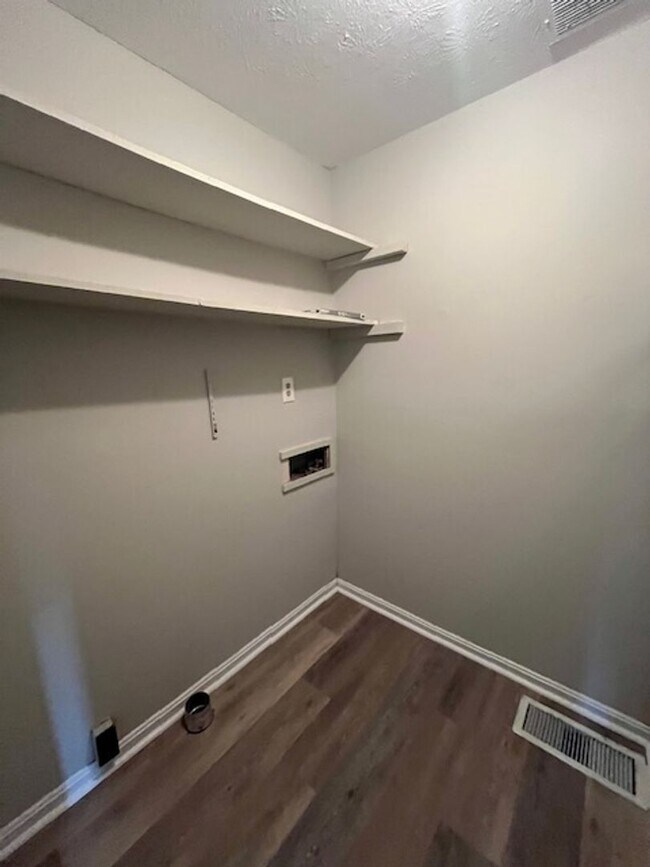 Building Photo - 2160 Winterberry Dr
