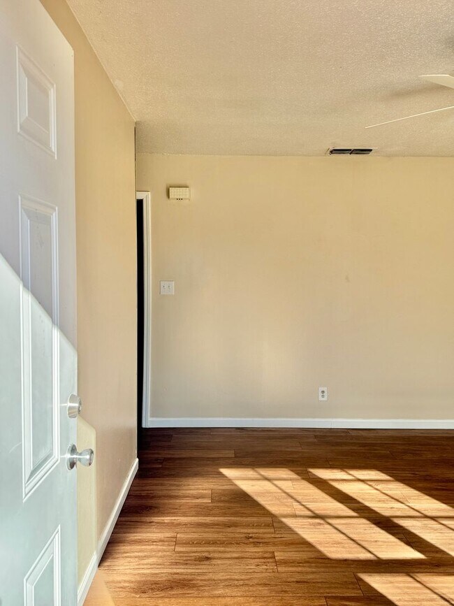 Building Photo - Adorable 3-bedroom!!