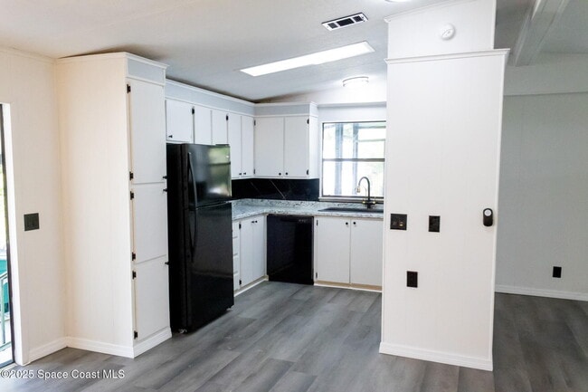 Building Photo - 506 Susan Dr