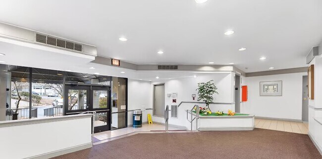 Building Photo - 4420 Briarwood Ct N