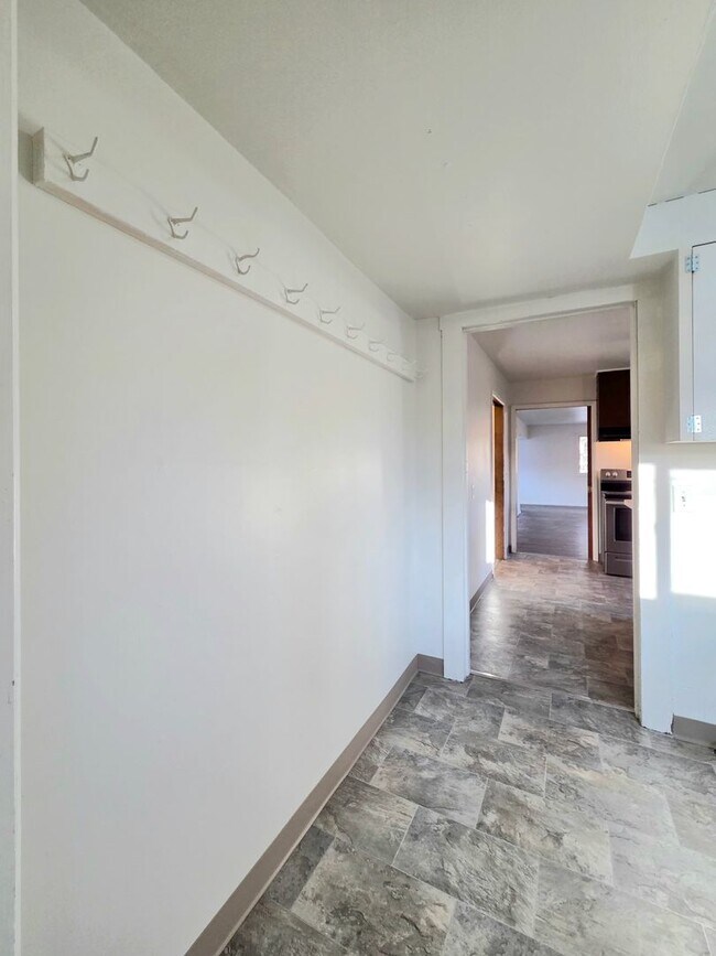 Building Photo - Large 4 Bedroom + Den, 2 Bath House for Rent in Cashmere!*** ON THE RIVER!!