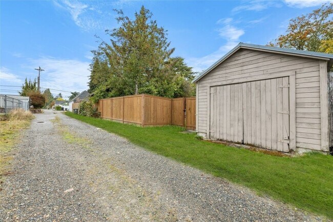 Building Photo - South D Street