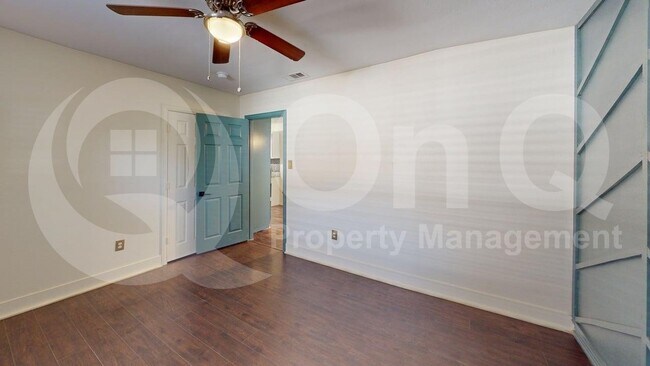 Building Photo - 1524 Hilltop Dr