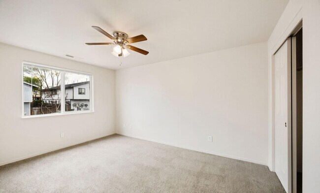 Building Photo - 4036 Village Dr