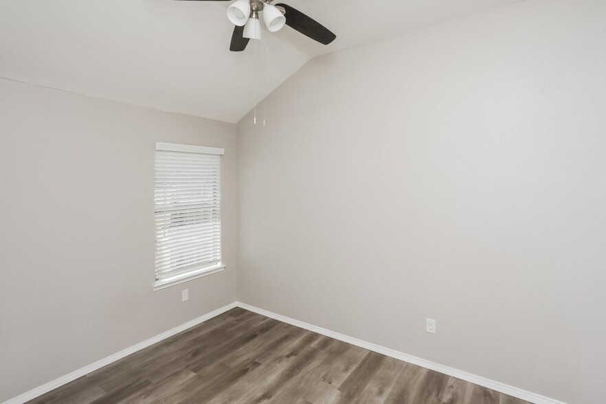 Building Photo - 9101 Prairie Hen Dr