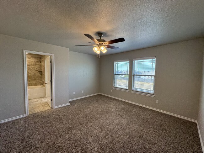 Building Photo - 7611 Stonehollow