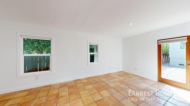 Building Photo - 1815 Cloverdale Ave