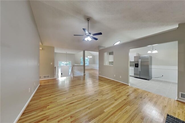 Building Photo - 5039 Wesleyan Dr