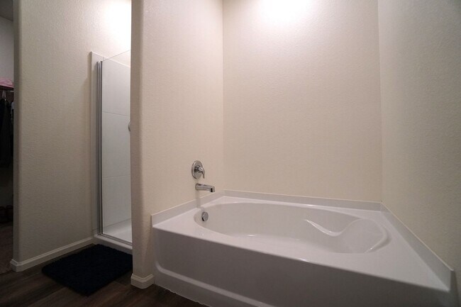 Building Photo - 6214 Meadowbank Ln