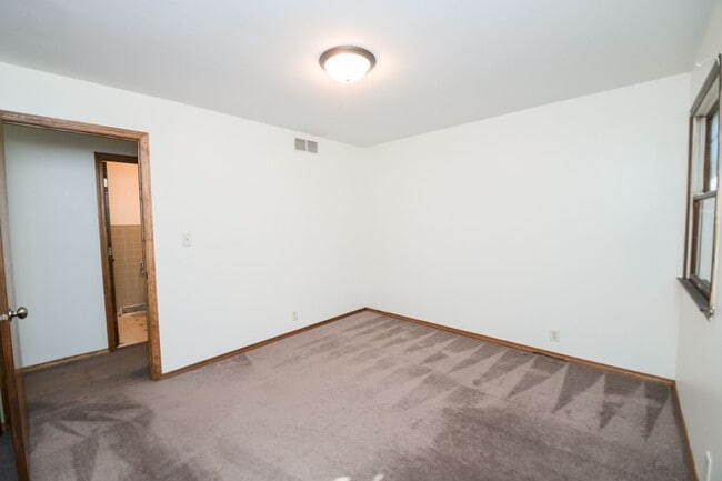 Building Photo - 3 bed 2 bath home in Wheeler