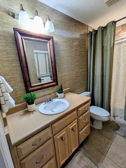 Building Photo - 2218 E Alberson Dr