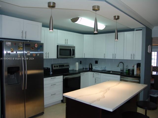 Building Photo - 802 NE 27th Ave