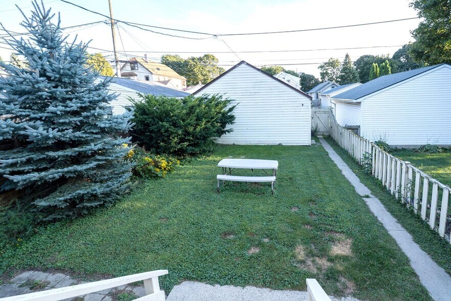 Fenced Backyard - 2211 E Holt Ave
