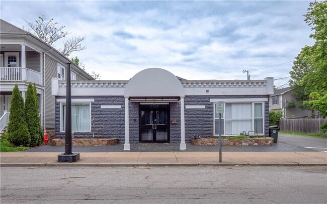 Primary Photo - 413 High St
