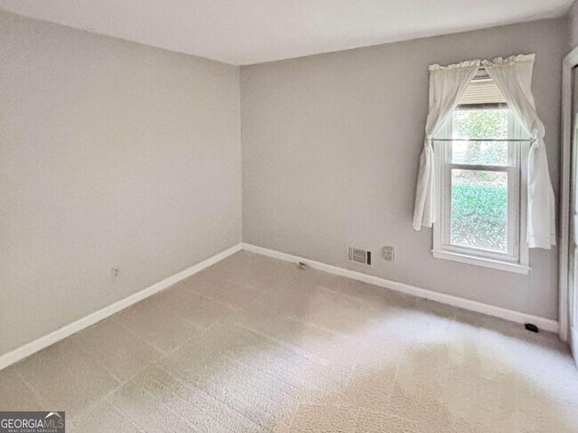 Building Photo - 2026 N Cove Ct