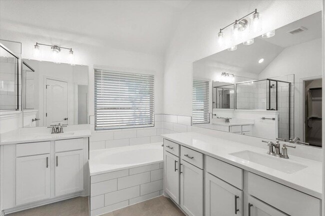Building Photo - 1425 Cole Ests Dr