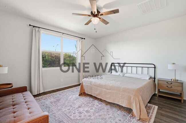 Building Photo - 9854 Thatcher Ave