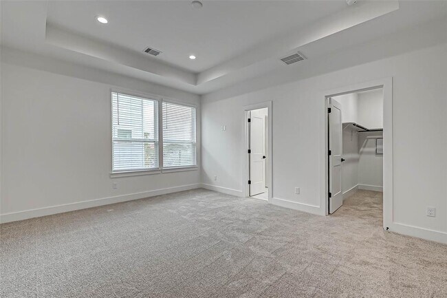 Building Photo - 3038 Live Oak St