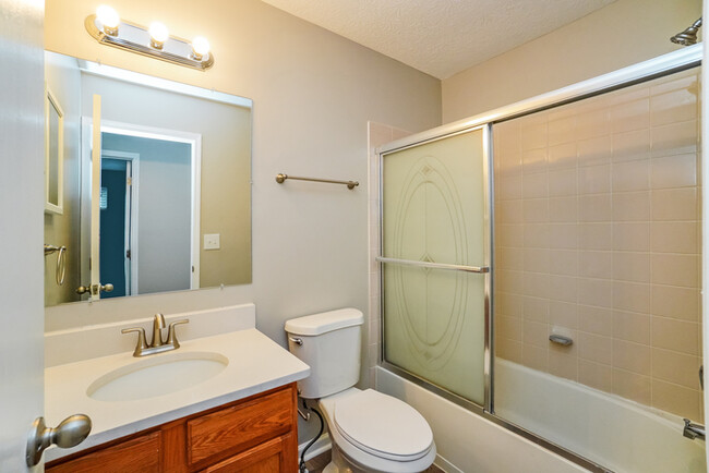 Building Photo - 565 Sharar Field Dr