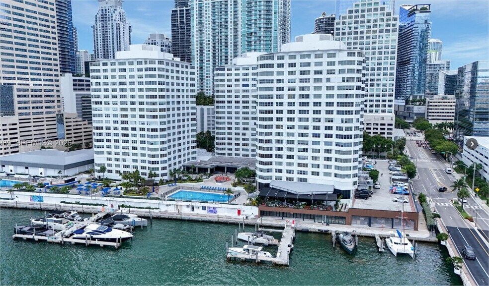 Building Photo - 825 Brickell Bay Dr