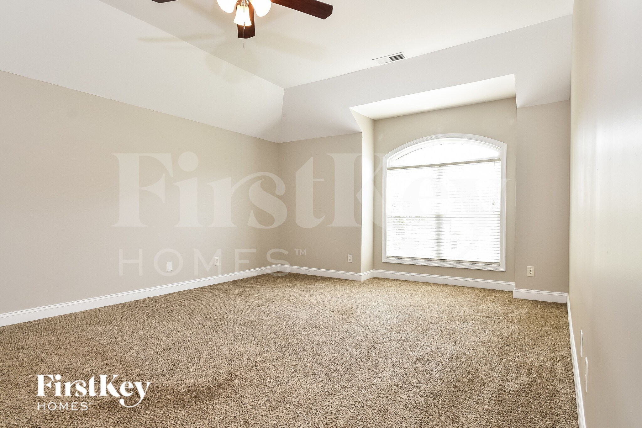 Building Photo - 6383 Clubside Dr