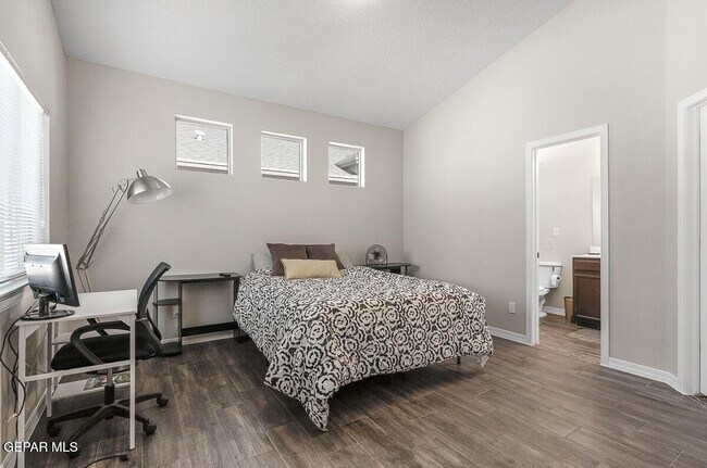 Building Photo - 14349 Tobe Davis Dr