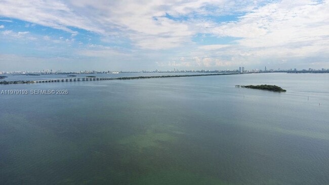 Building Photo - 1900 N Bayshore Dr