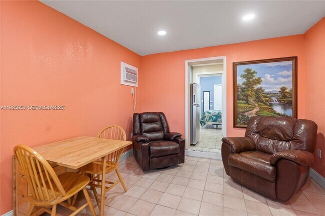 Building Photo - 570 W 46th Pl