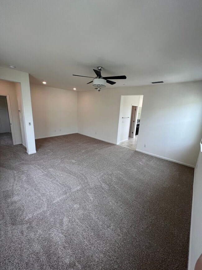 Building Photo - Spacious 4 Bedroom, 3 Bath Home with Bonus Room, 2 Car Garage in Westpark Village!