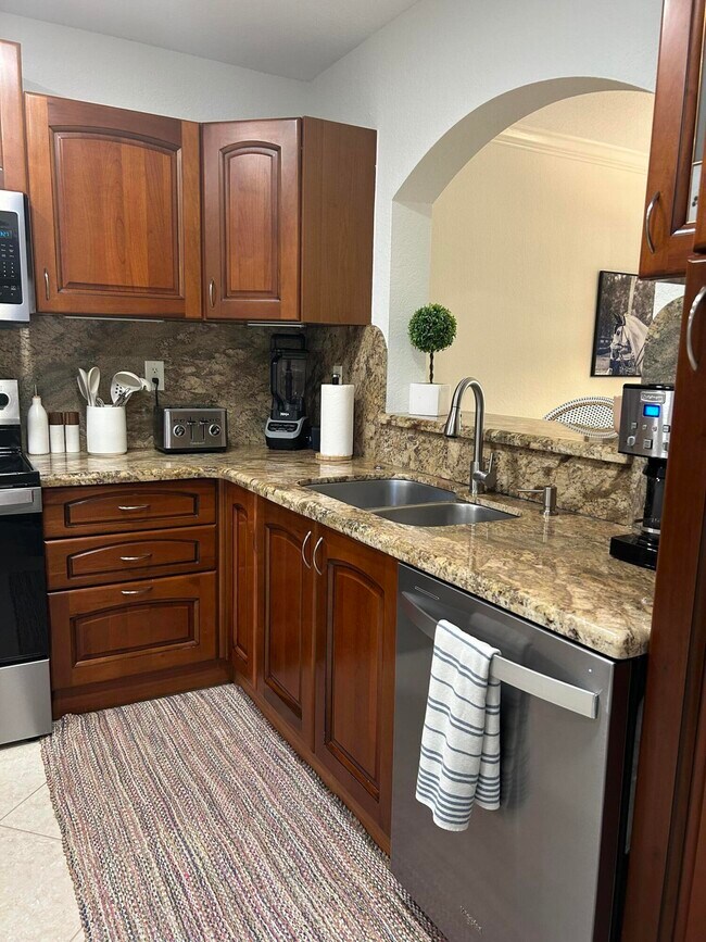 Building Photo - 12768 Westhampton Cir