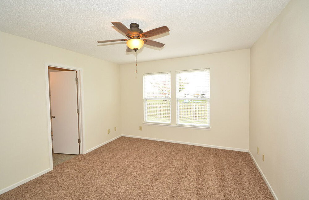 Building Photo - 8561 Bluff Point Dr