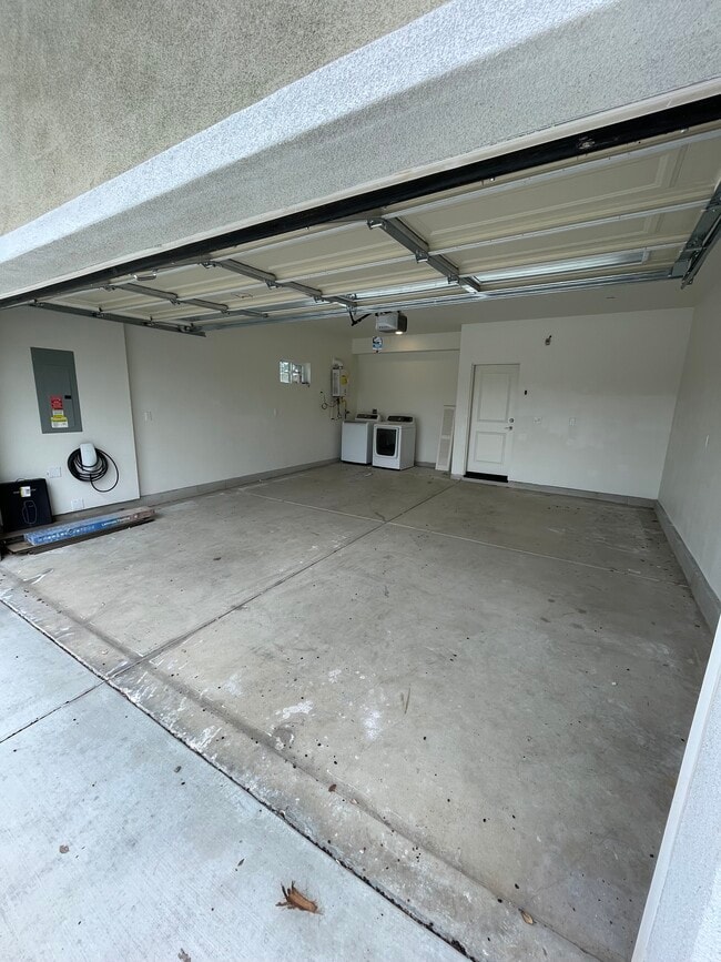 Building Photo - 25432 Park Ave