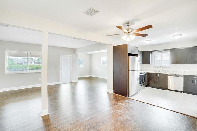 Primary Photo - 7421 Normandy St