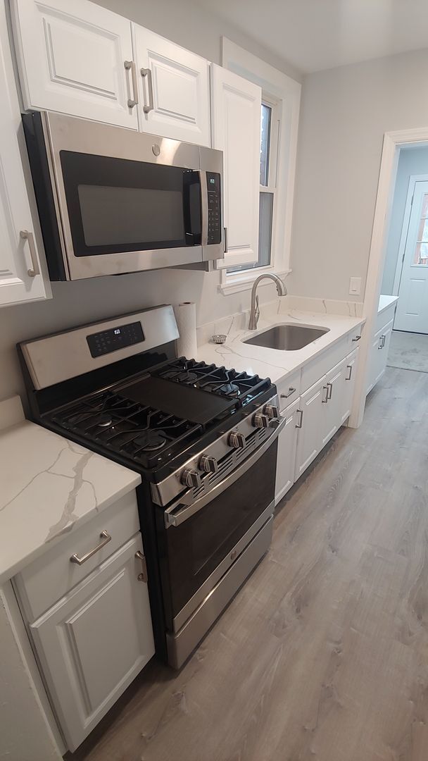 Building Photo - *Updated & Spacious 2BD/1BA First Floor apartment for rent in Mt. Washington*