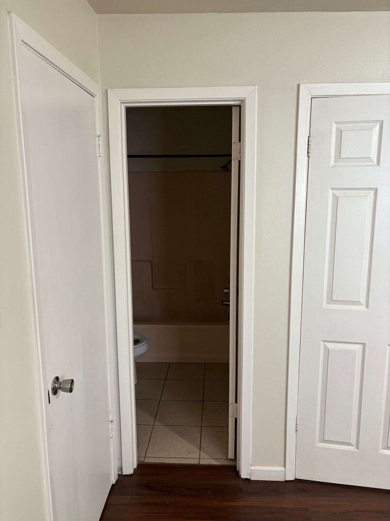 Building Photo - 1642 Post Rd