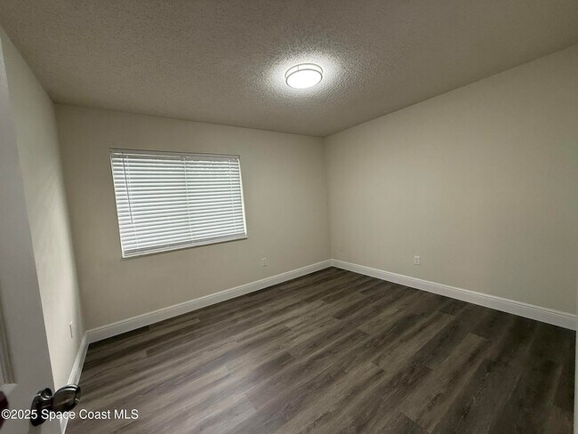 Building Photo - 889 Lamplighter Dr NW