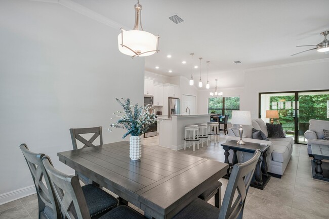 Building Photo - 2481 N Brentwood Cir