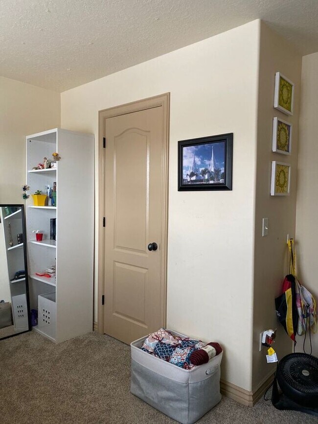 Building Photo - Beautiful 3 bedroom townhome in Draper!