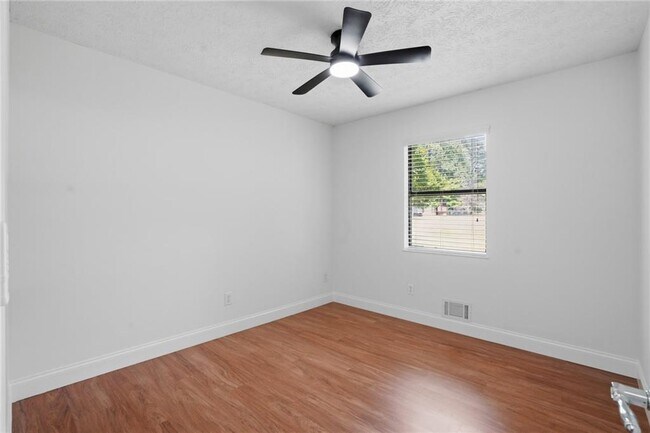 Building Photo - 4100 Dustin Dr NW