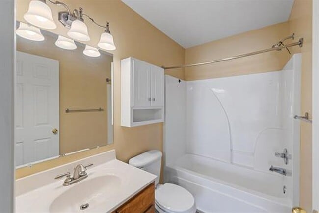 Building Photo - Two Master Suite Townhouse in Avalon Woods