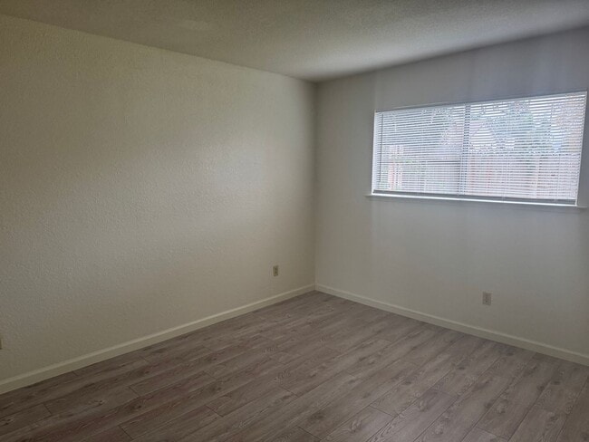 Building Photo - 3327 Jayanne Way