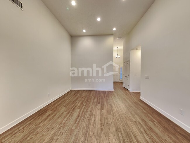 Building Photo - 929 Morning Rd