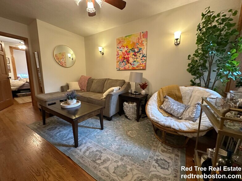 Building Photo - 7 Phillips St