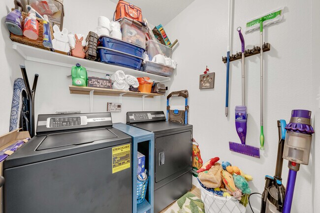 Building Photo - 121 Cash Alley