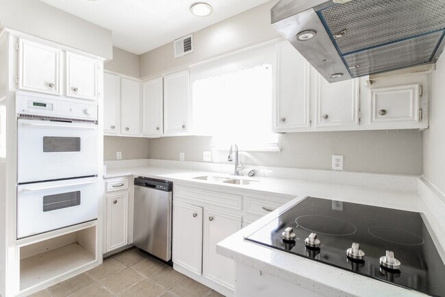 Building Photo - 14031 Crosshaven Dr